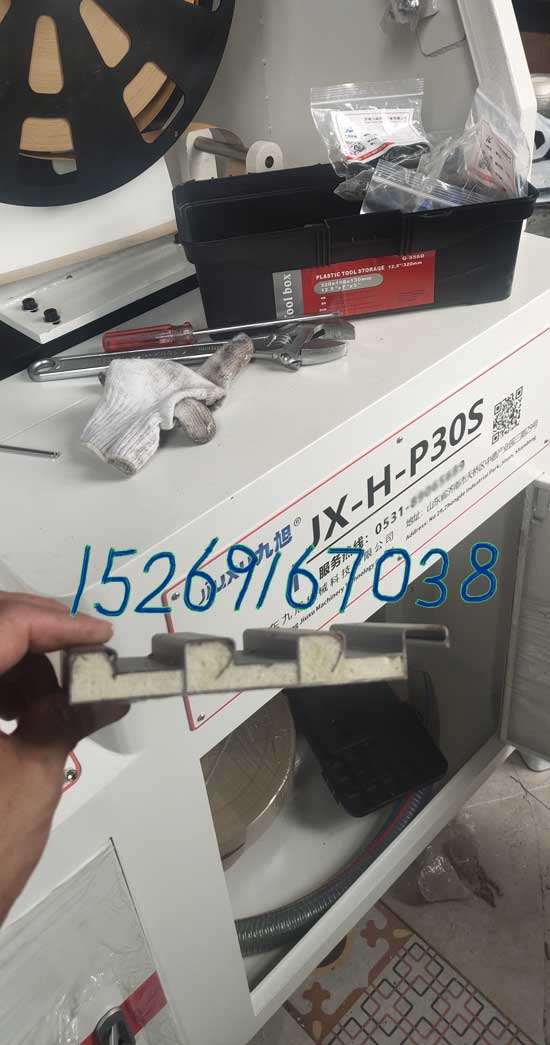 JX-H-P30S鋁型材隔熱穿條機(jī)(圖5) 長(zhǎng)城板空腔發(fā)泡聚氨酯案例